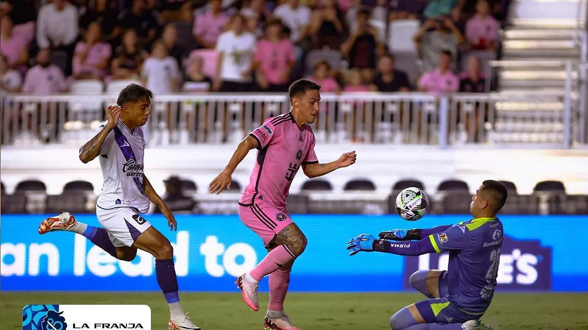 Club Puebla ante Inter Miami, accion del partido Miguel Jimenez